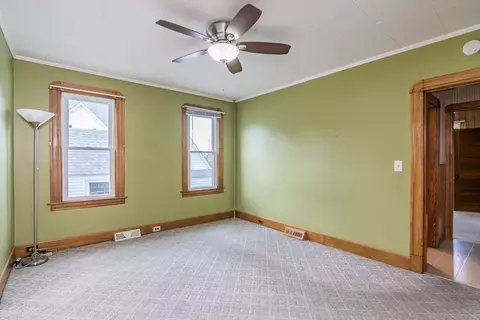 16 Monroe St, Chicopee, MA 01020 photo 8