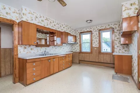 16 Monroe St, Chicopee, MA 01020 photo 32