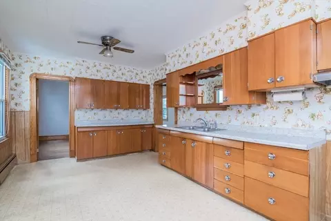 16 Monroe St, Chicopee, MA 01020 photo 33