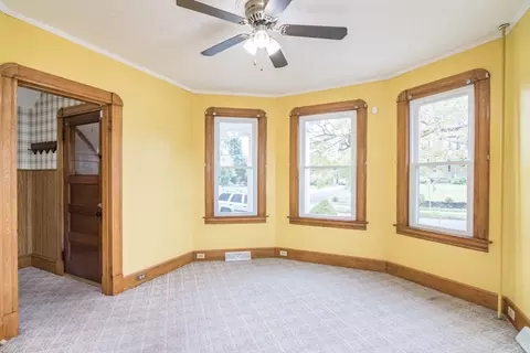 16 Monroe St, Chicopee, MA 01020 photo 7