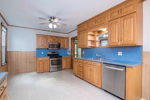 16 Monroe St, Chicopee, MA 01020 photo 17