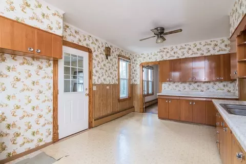 16 Monroe St, Chicopee, MA 01020 photo 34