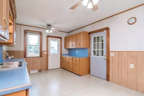16 Monroe St, Chicopee, MA 01020 photo 15