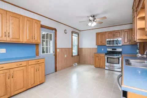 16 Monroe St, Chicopee, MA 01020 photo 18