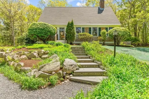 120 Berkshire Trl, Barnstable, MA 02668