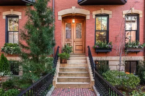 22 Brimmer St, Boston, MA 02108