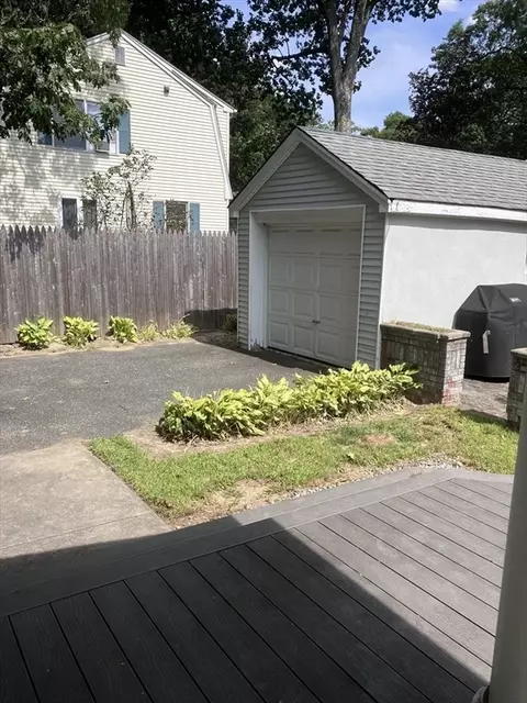 95 Weaver Rd, Springfield, MA 01107 photo 25