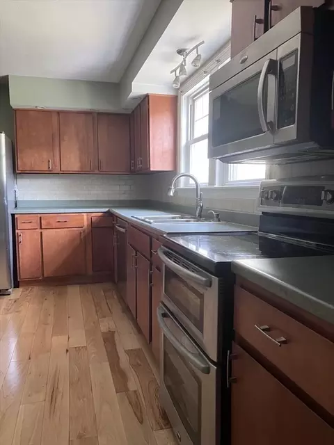 95 Weaver Rd, Springfield, MA 01107 photo 7