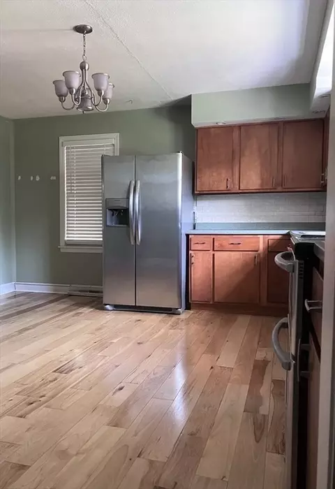 95 Weaver Rd, Springfield, MA 01107 photo 4