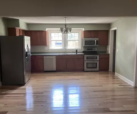 95 Weaver Rd, Springfield, MA 01107 photo 6