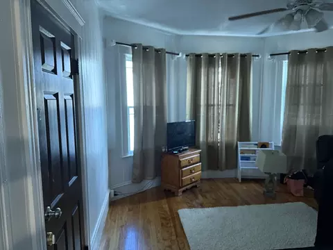 24 Vale St, Worcester, MA 01604 photo 2