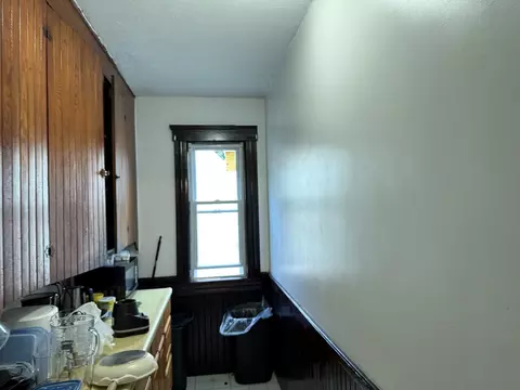 24 Vale St, Worcester, MA 01604 photo 3