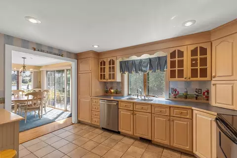 Kitchen - 30 Sunset Ln, Bourne, MA 02532 photo 5 of 6