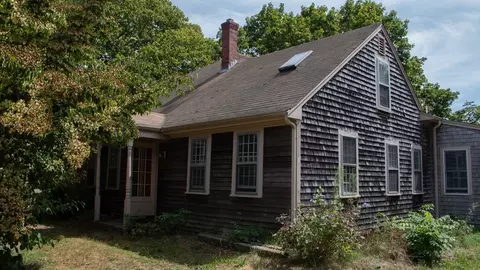 562 North Ave, Rochester, MA 02770