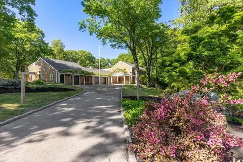 8 Evergreen Ln, Hingham, MA 02043