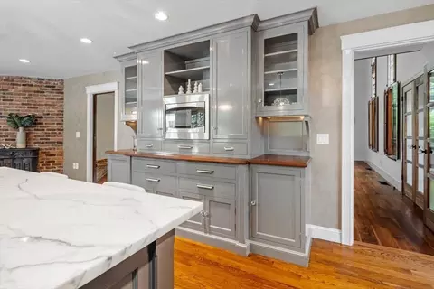 Kitchen - 8 Evergreen Ln, Hingham, MA 02043 photo 3 of 4