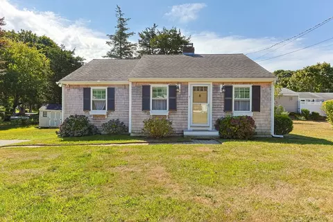 7 Spruce Dr, Pocasset, MA 02559