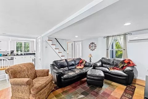 Living - 663 Main St, Wareham, MA 02571 photo 1 of 2