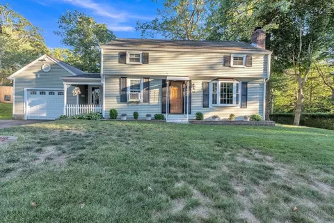 63 Walnut St, Oxford, MA 01540