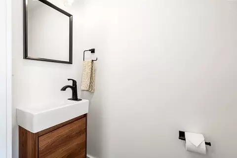 Bath - 11 Sherman St, Beverly, MA 01915 photo 1 of 6