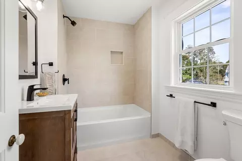 Bath - 11 Sherman St, Beverly, MA 01915 photo 2 of 6