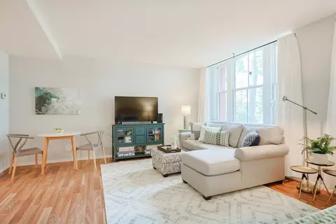 51 Pettee St #13, Newton, MA 02464