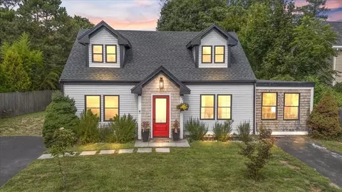 4 Hanover St, Newbury, MA 01951