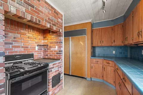 289 King Philip St, Fall River, MA 02724 photo 6