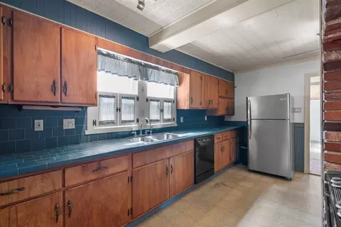 289 King Philip St, Fall River, MA 02724 photo 9
