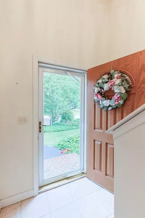 37 Oakleaf Dr, Mansfield, MA 02048 photo 3