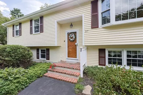 37 Oakleaf Dr, Mansfield, MA 02048 photo 2