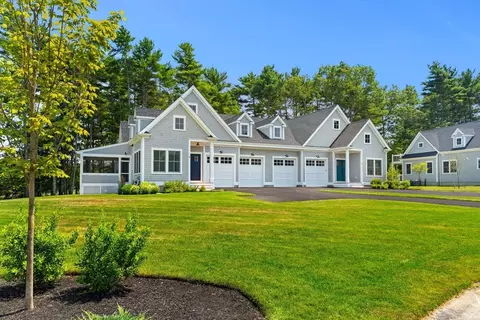 8 Golf Cottage Way, Mattapoisett, MA 02739