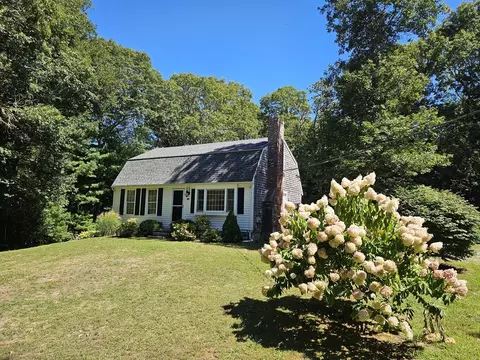526 Skunknet, Centerville, MA 02632