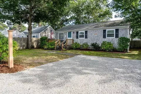 9 Cedar St, Yarmouth, MA 02664