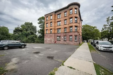 92 Woodside Ter, Springfield, MA 01108 photo 2