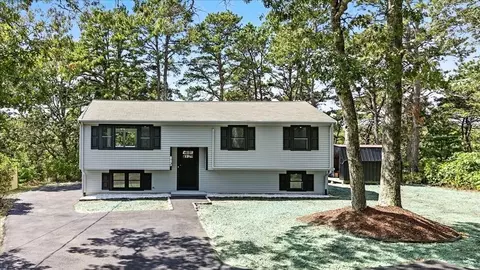 885 Long Pond Rd, Plymouth, MA 02360