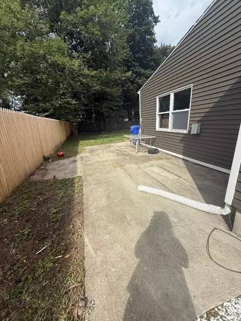 150 Cloran St, Springfield, MA 01109 photo 4