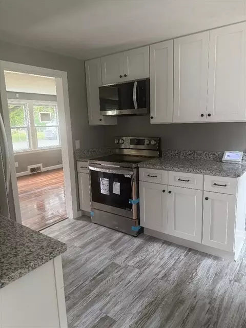 150 Cloran St, Springfield, MA 01109 photo 10
