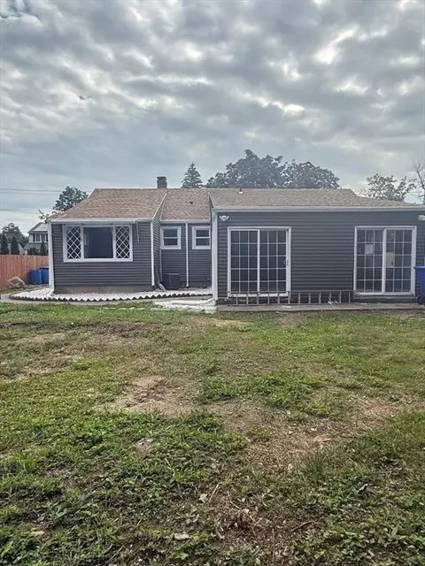 150 Cloran St, Springfield, MA 01109 photo 3