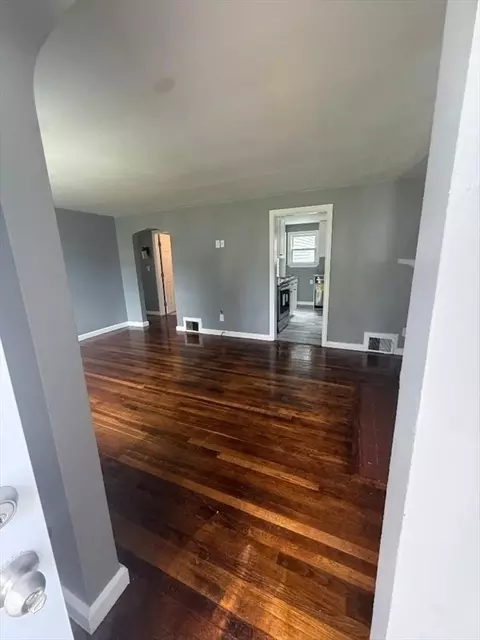 150 Cloran St, Springfield, MA 01109 photo 7