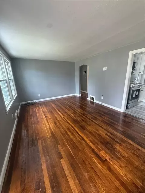 150 Cloran St, Springfield, MA 01109 photo 8