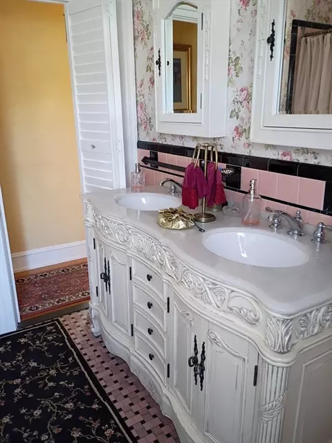 Bath - 333 Langley St, Fall River, MA 02720 photo 2 of 3