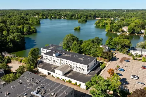 24 S Bulfinch St #202, North Attleboro, MA 02760