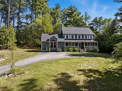 15 Calvin St, Ayer, MA 01432
