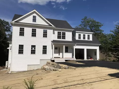 77 Pembroke St, Kingston, MA 02364