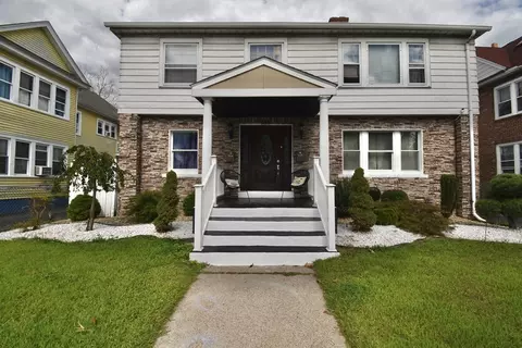 85 Knollwood St, Springfield, MA 01104