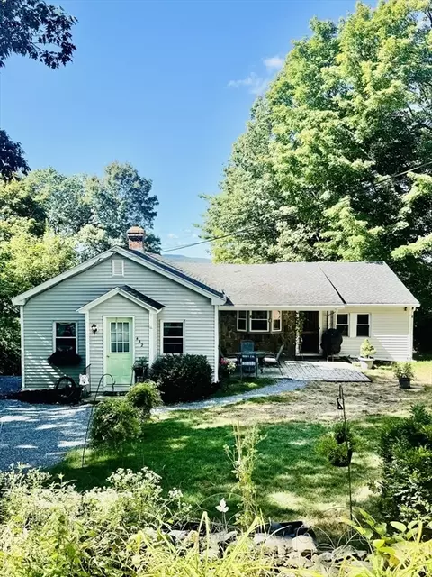 452 Hollis Rd, Lunenburg, MA 01462