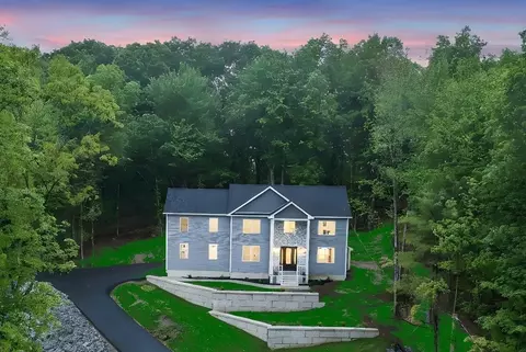 835 West St, Ludlow, MA 01056