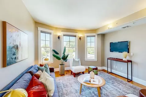 386 Washington St #3B, Somerville, MA 02143