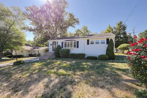 146 Juniper Dr, Norwood, MA 02062